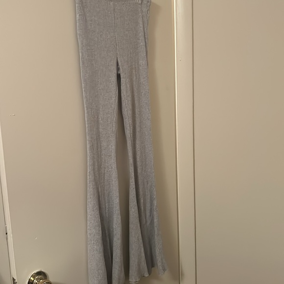 Aerie grey flared leggings - Picture 2 of 4
